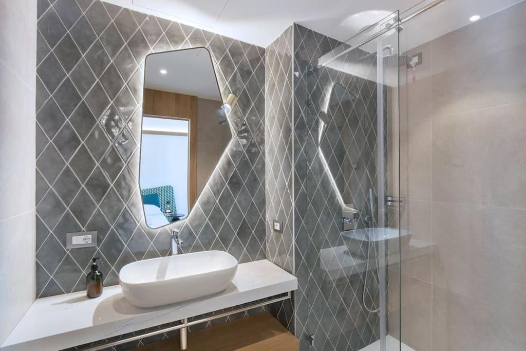 Villa Divina-Apt Armonia-Con Piscina E Vista Lago Castelletto Di Brenzone Exterior foto
