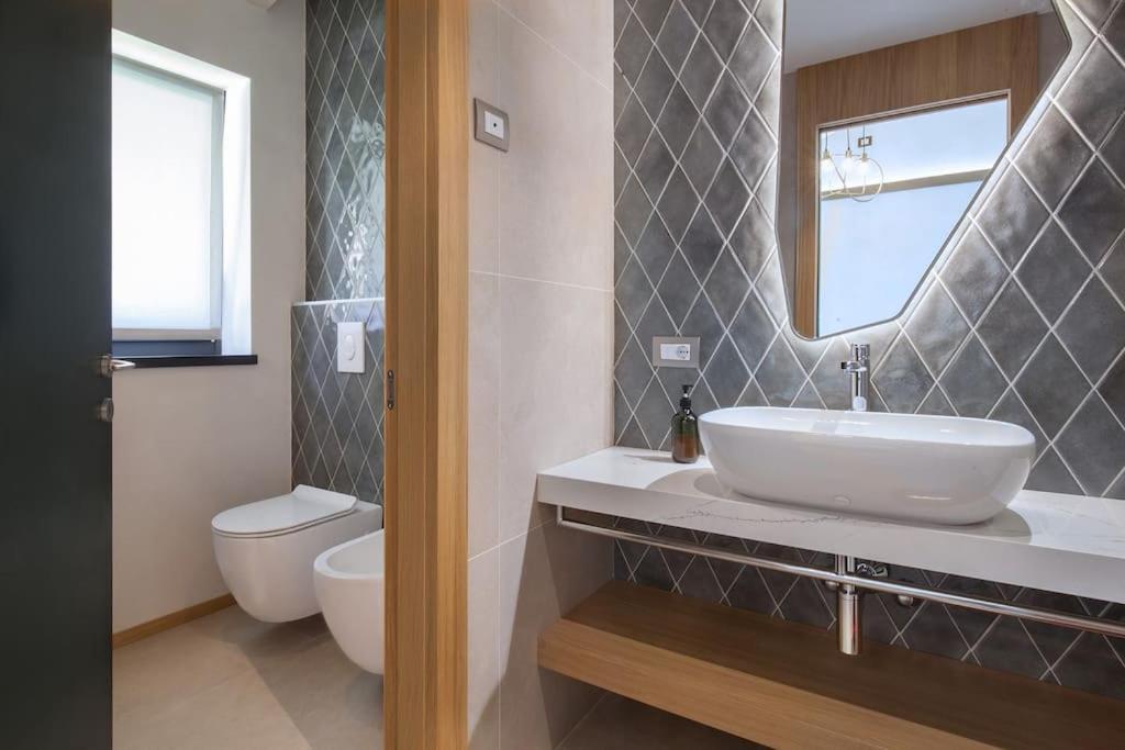 Villa Divina-Apt Armonia-Con Piscina E Vista Lago Castelletto Di Brenzone Exterior foto