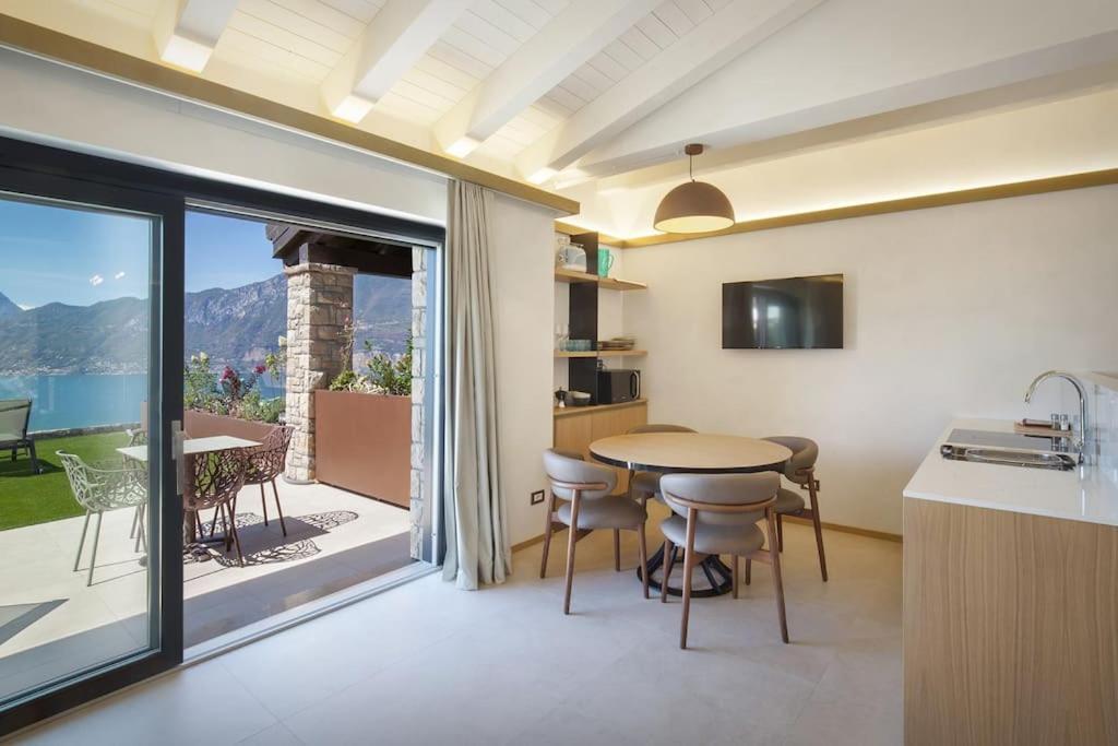 Villa Divina-Apt Armonia-Con Piscina E Vista Lago Castelletto Di Brenzone Exterior foto